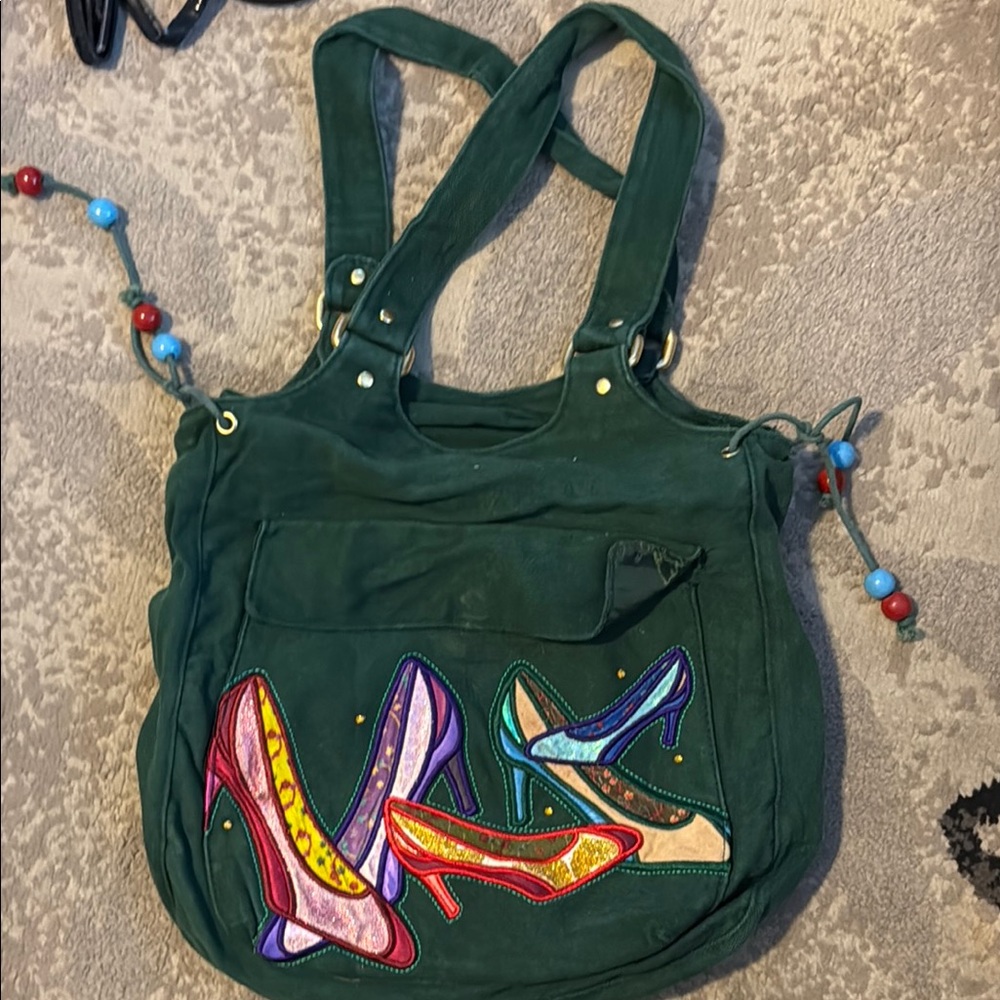 Artistic Green Shoulder Bag with Embroidered Design